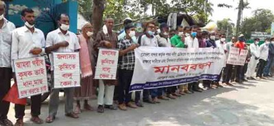 পশুর নদী ড্রেজিংয়ের বালু কৃষি জমিতে না ফেলে বিকল্প ব্যবস্থার দাবিতে মানববন্ধন 